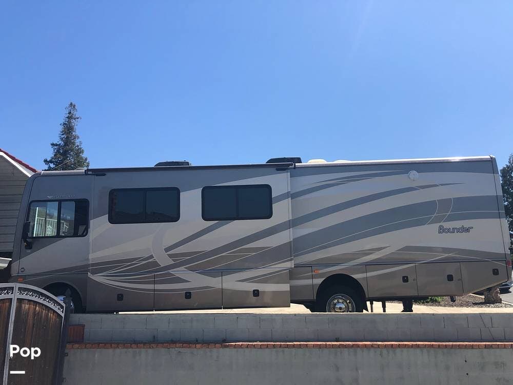 Call now about this 2015 Fleetwood Bounder 34T! 2015 Fleetwood Bounder 34T - Used Class A For Sale by Pop RVs in San Jose, California features Leveling Jacks, Generator, Slideout, Awning, Air Conditioning