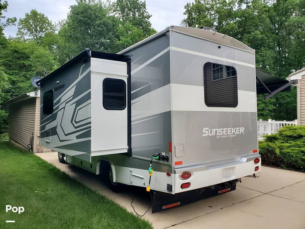 Call now about this 2022 Forest River Sunseeker MBS 2400T! 2022 Forest River Sunseeker MBS 2400T - Used Class C For Sale by Pop RVs in Woodbridge, Virginia features Leveling Jacks, Air Conditioning, Slideout, Generator, Awning