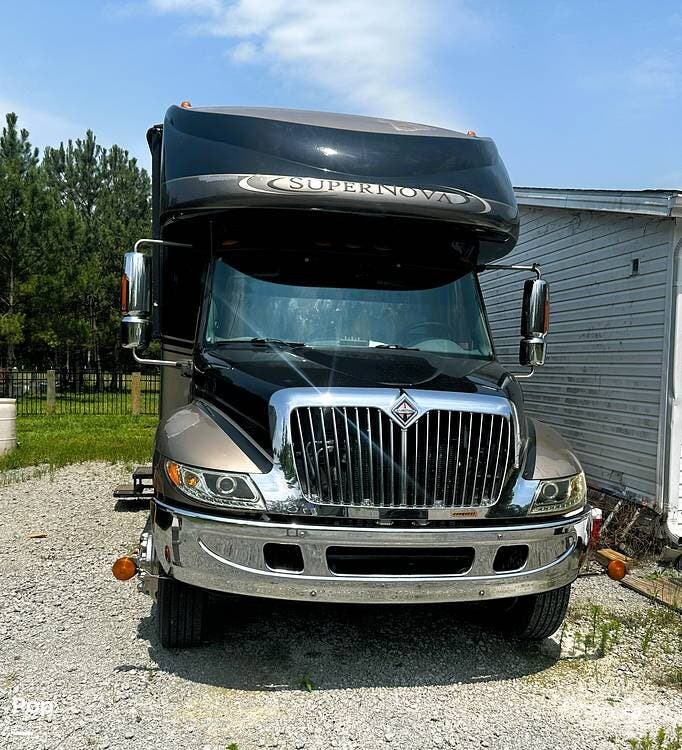 Call now about this 2008 Gulf Stream SuperNova 6362! 2008 Gulf Stream SuperNova 6362 - Used Super C For Sale by Pop RVs in Chadbourn, North Carolina features Leveling Jacks, Slideout, Generator, Air Conditioning, Awning