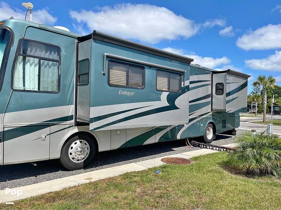 Call now about this 2006 Holiday Rambler Endeavor Holiday Rambler 40PDQ! 2006 Holiday Rambler Endeavor Holiday Rambler 40PDQ - Used Diesel Pusher For Sale by Pop RVs in Uxbridge, Massachusetts features Leveling Jacks, Slideout, Generator, Air Conditioning, Awning