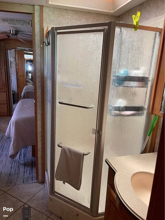 Contact us now about this 2006 Holiday Rambler Endeavor Holiday Rambler 40PDQ! 2006 Endeavor Holiday Rambler 40PDQ by Holiday Rambler from Pop RVs in Uxbridge, Massachusetts