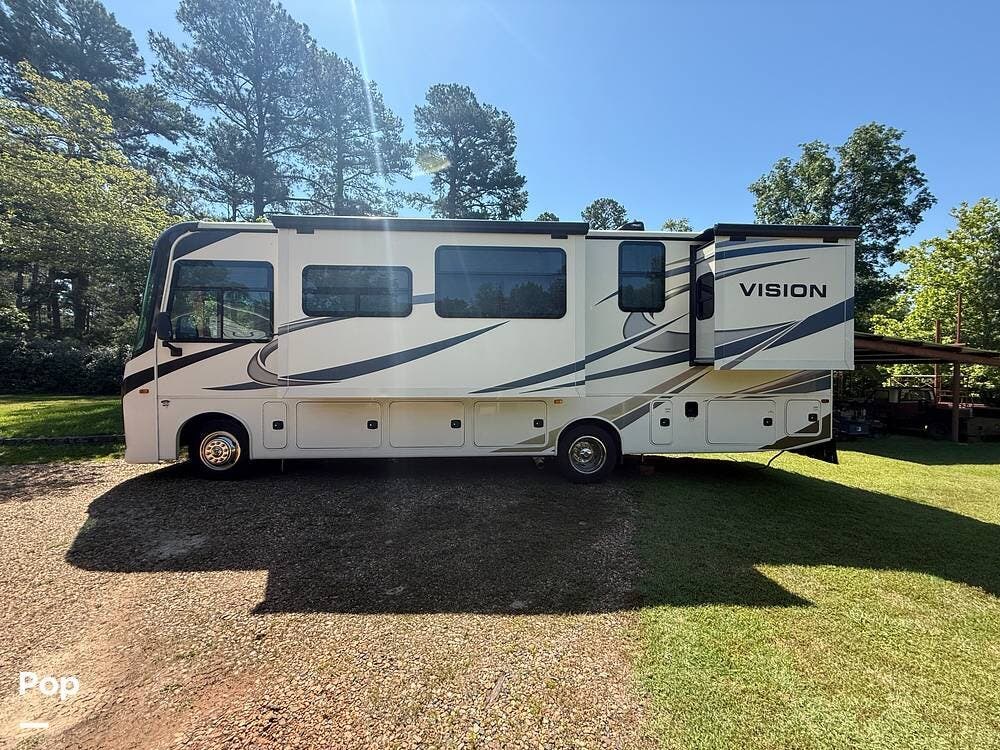 Call now about this 2021 Entegra Coach Vision 31V! 2021 Entegra Coach Vision 31V - Used Class A For Sale by Pop RVs in Queen City, Texas features Generator, Leveling Jacks, Air Conditioning, Slideout, Awning