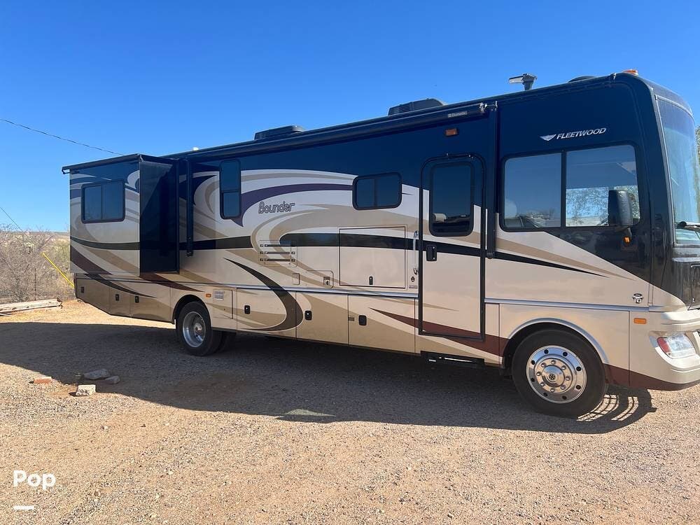 Call now about this 2014 Fleetwood Bounder 35K! 2014 Fleetwood Bounder 35K - Used Class A For Sale by Pop RVs in Sahuarita, Arizona features Awning, Generator, Slideout, Leveling Jacks, Air Conditioning
