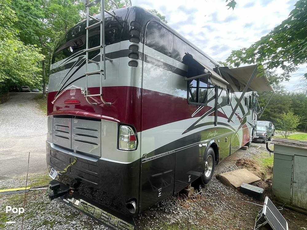 Contact us now about this 2004 Tiffin Allegro Bus 40DP! 2004 Allegro Bus 40DP by Tiffin from Pop RVs in Delano, Tennessee