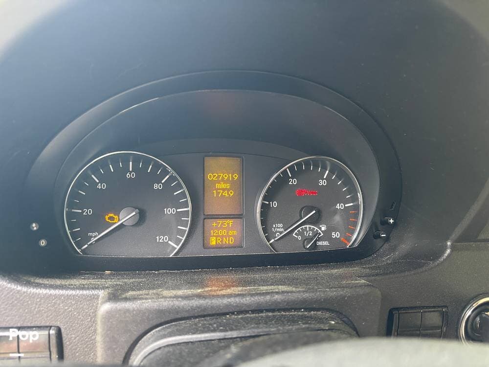 Call now about this 2019 Thor Motor Coach Quantum KM24! 2019 Thor Motor Coach Quantum KM24 - Used Class C For Sale by Pop RVs in Buckhead, Georgia features Leveling Jacks, Generator, Slideout, Awning, Air Conditioning