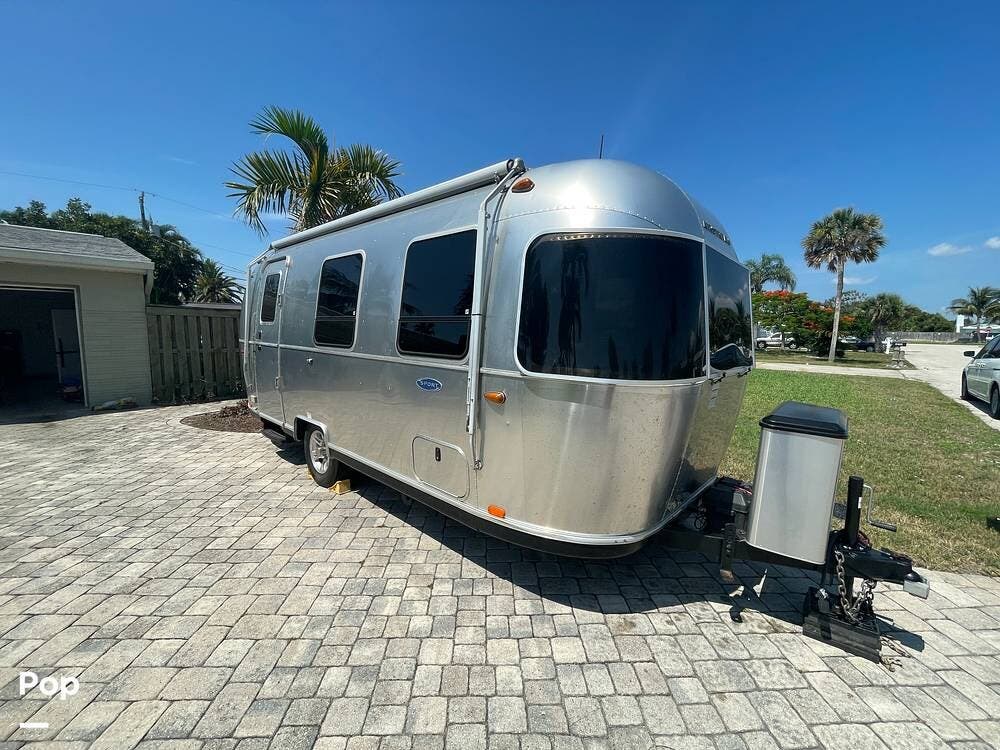 Call now about this 2018 Airstream Bambi 22FB! 2018 Airstream Bambi 22FB - Used Travel Trailer For Sale by Pop RVs in Melbourne, Florida features Air Conditioning, Awning, Leveling Jacks