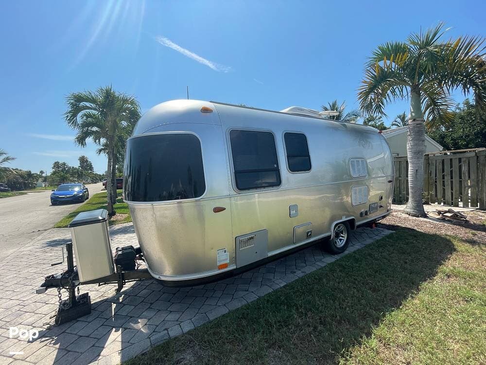 Contact us now about this 2018 Airstream Bambi 22FB! 2018 Bambi 22FB by Airstream from Pop RVs in Melbourne, Florida