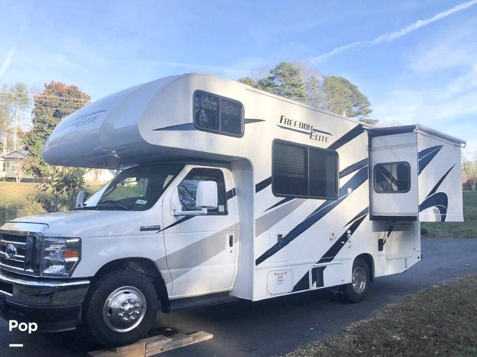 Call now about this 2023 Thor Motor Coach Freedom Elite 22FE! 2023 Thor Motor Coach Freedom Elite 22FE - Used Class C For Sale by Pop RVs in Morganton, North Carolina features Awning, Slideout, Generator, Air Conditioning