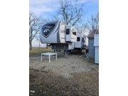 Call now about this 2021 Highland Ridge Open Range 376FBH! 2021 Highland Ridge Open Range 376FBH - Used Fifth Wheel For Sale by Pop RVs in Holden, Missouri features Slideout, Leveling Jacks, Awning, Air Conditioning