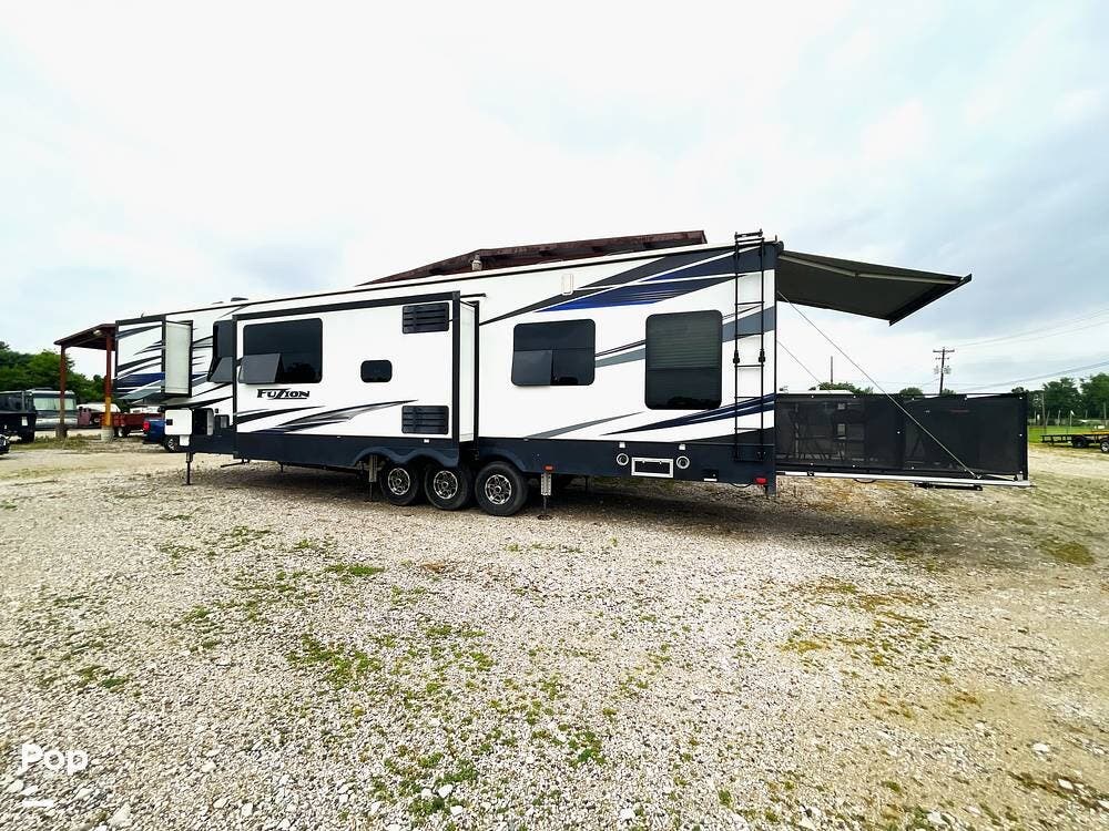 Contact us now about this 2020 Keystone Fuzion 429! 2020 Fuzion 429 by Keystone from Pop RVs in Henderson, Kentucky
