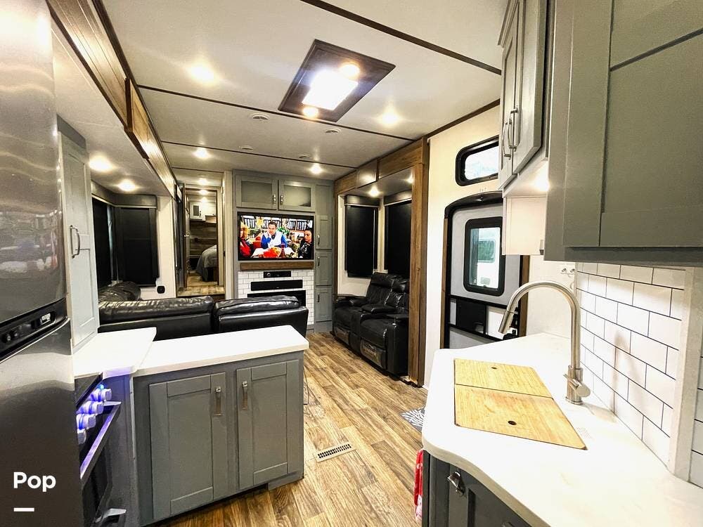 Call now about this 2020 Keystone Fuzion 429! 2020 Keystone Fuzion 429 - Used Toy Hauler For Sale by Pop RVs in Henderson, Kentucky features Awning, Generator, Slideout, Leveling Jacks, Air Conditioning