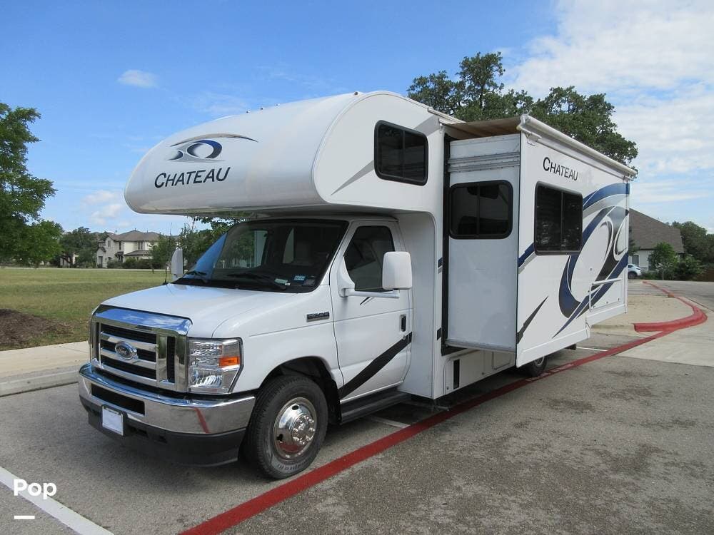 Call now about this 2022 Thor Motor Coach Chateau 25M! 2022 Thor Motor Coach Chateau 25M - Used Class C For Sale by Pop RVs in Dripping Springs, Texas features Awning, Leveling Jacks, Air Conditioning, Slideout, Generator