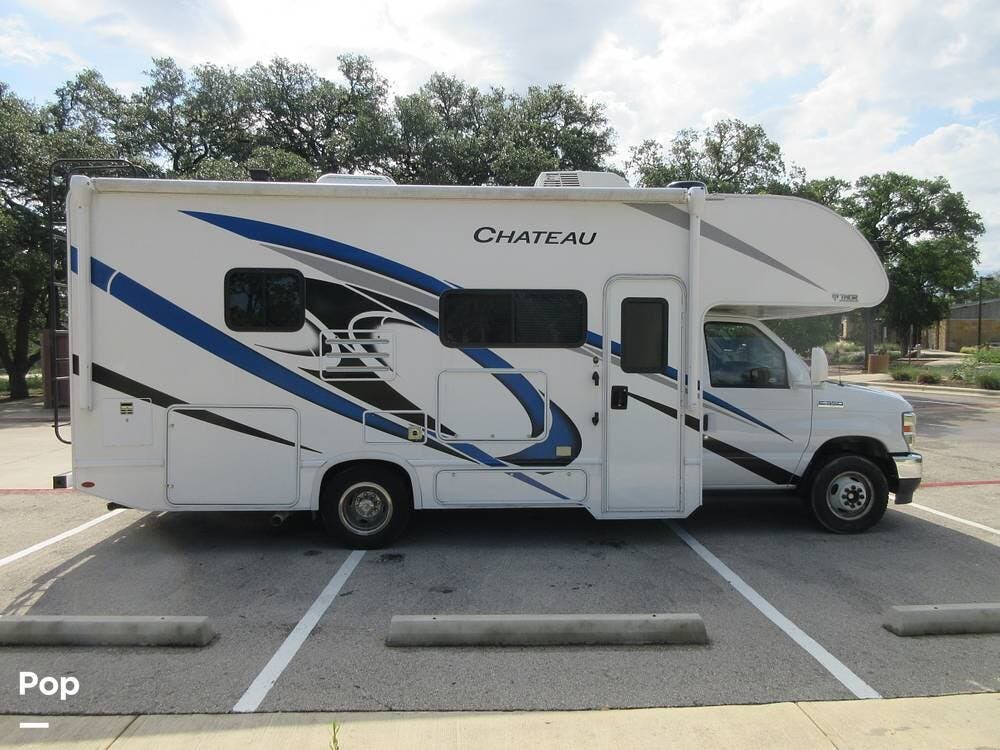 Call now about this 2022 Thor Motor Coach Chateau 25M! 2022 Thor Motor Coach Chateau 25M - Used Class C For Sale by Pop RVs in Dripping Springs, Texas features Awning, Air Conditioning, Slideout, Leveling Jacks, Generator