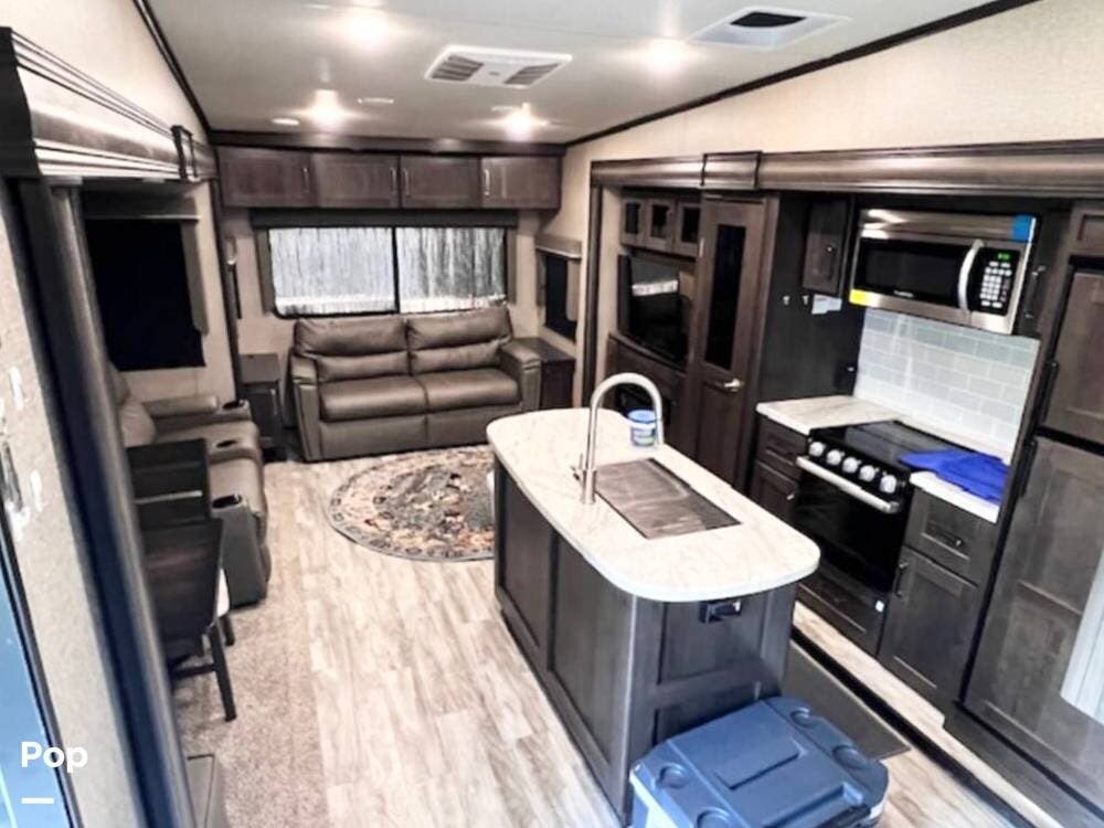 Call now about this 2022 Grand Design Reflection 295RL! 2022 Grand Design Reflection 295RL - Used Fifth Wheel For Sale by Pop RVs in Hinesville, Georgia features Air Conditioning, Leveling Jacks, Slideout, Awning