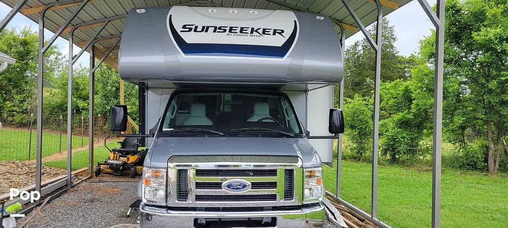 Call now about this 2021 Forest River Sunseeker 3010DS! 2021 Forest River Sunseeker 3010DS - Used Class C For Sale by Pop RVs in Friendsville, Tennessee features Slideout, Awning, Generator, Air Conditioning