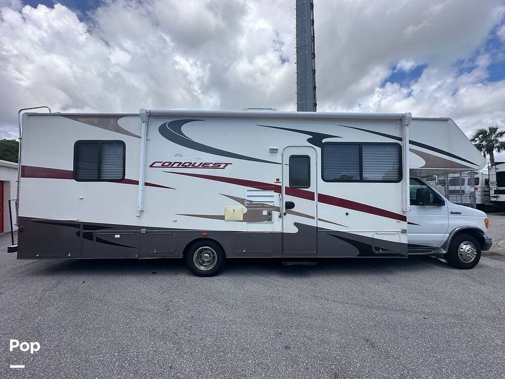 Call now about this 2007 Gulf Stream Conquest W6319D! 2007 Gulf Stream Conquest W6319D - Used Class C For Sale by Pop RVs in Delray Beach, Florida features Slideout, Awning, Leveling Jacks, Generator, Air Conditioning