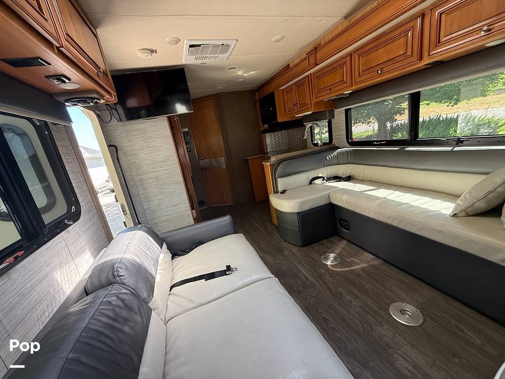 Call now about this 2016 Thor Motor Coach Citation 24SL! 2016 Thor Motor Coach Citation 24SL - Used Class C For Sale by Pop RVs in Hyde Park, Utah features Air Conditioning, Generator, Slideout