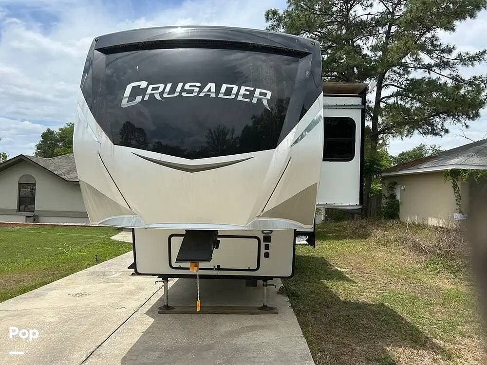Contact us now about this 2022 Prime Time Crusader 395BHL! 2022 Crusader 395BHL by Prime Time from Pop RVs in Ocala, Florida