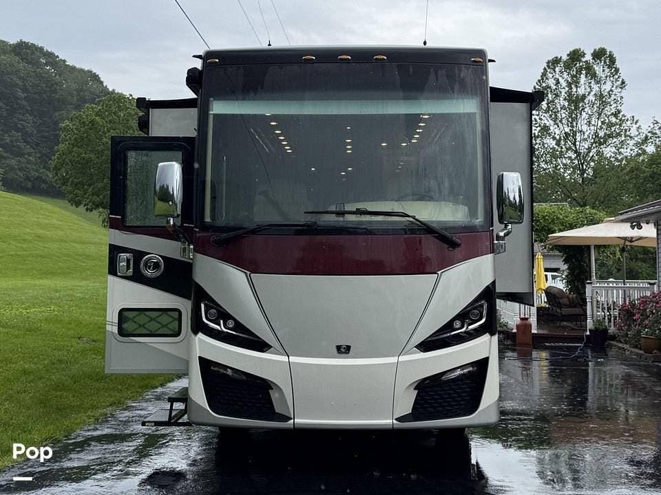 Call now about this 2020 Tiffin Phaeton 44 OH! 2020 Tiffin Phaeton 44 OH - Used Diesel Pusher For Sale by Pop RVs in Lancaster, Ohio features Air Conditioning, Slideout, Generator, Awning, Leveling Jacks