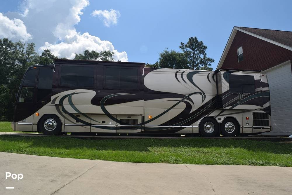 Call now about this 2002 Prevost Featherlite H3-45 VIP! 2002 Prevost Featherlite H3-45 VIP - Used Diesel Pusher For Sale by Pop RVs in Defuniak Springs, Florida features Air Conditioning, Generator, Awning, Slideout
