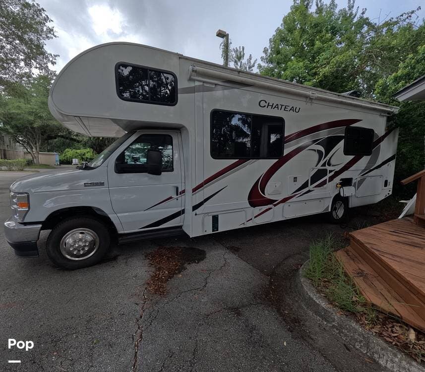 Call now about this 2022 Thor Motor Coach Chateau 27R! 2022 Thor Motor Coach Chateau 27R - Used Class C For Sale by Pop RVs in Jacksonville, Florida features Slideout, Awning, Generator, Air Conditioning