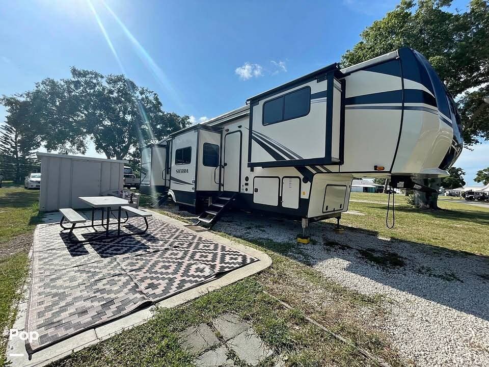 Call now about this 2021 Forest River Sierra 38FKOK! 2021 Forest River Sierra 38FKOK - Used Fifth Wheel For Sale by Pop RVs in Clearwater, Florida features Slideout, Leveling Jacks, Air Conditioning