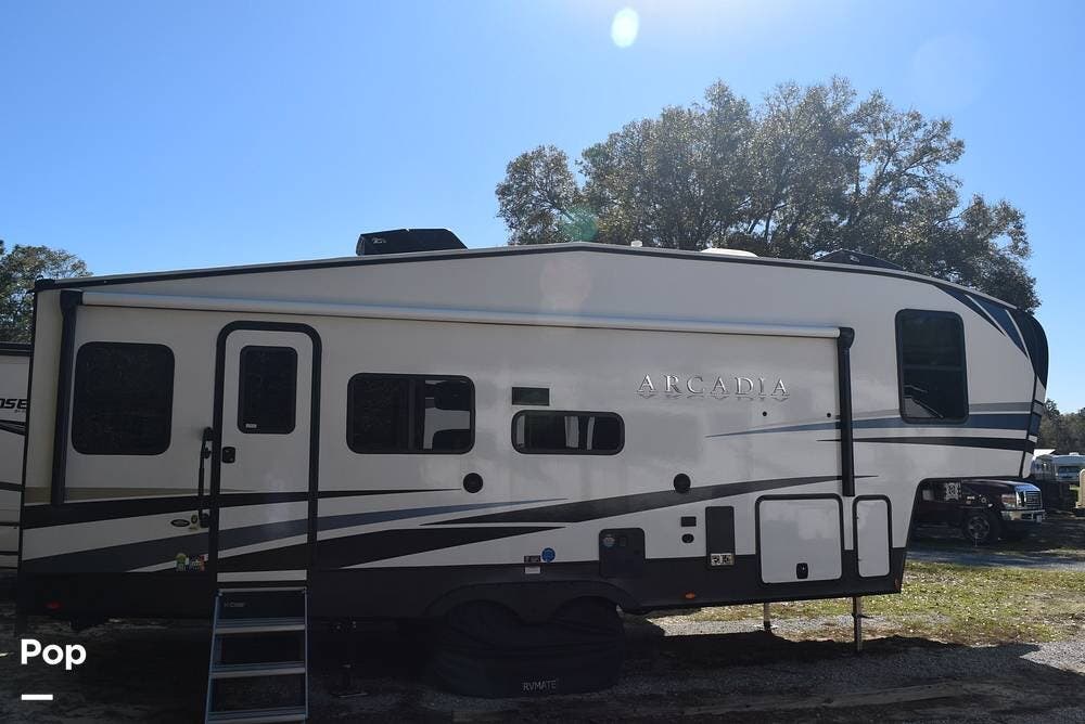 Call now about this 2023 Keystone Arcadia Super Lite 293SLRD! 2023 Keystone Arcadia Super Lite 293SLRD - Used Fifth Wheel For Sale by Pop RVs in Crestview, Florida features Leveling Jacks, Awning, Slideout, Air Conditioning