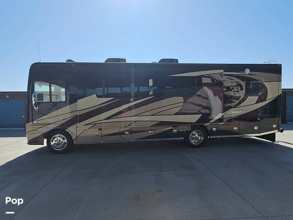 Call now about this 2019 Fleetwood Southwind 34C! 2019 Fleetwood Southwind 34C - Used Class A For Sale by Pop RVs in Chino Valley, Arizona features Awning, Generator, Air Conditioning, Leveling Jacks, Slideout