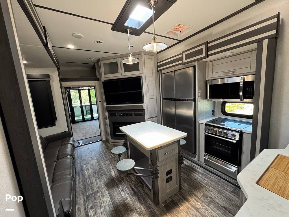 Call now about this 2022 Keystone Fuzion 419! 2022 Keystone Fuzion 419 - Used Toy Hauler For Sale by Pop RVs in La Habra, California features Air Conditioning, Awning, Slideout, Leveling Jacks, Generator