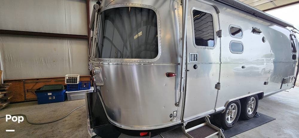 Contact us now about this 2020 Airstream Flying Cloud 25FB QUEEN! 2020 Flying Cloud 25FB QUEEN by Airstream from Pop RVs in Kingston, Oklahoma