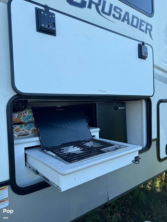 Call now about this 2022 Prime Time Crusader 382MBH! 2022 Prime Time Crusader 382MBH - Used Fifth Wheel For Sale by Pop RVs in Punta Gorda, Florida features Slideout, Awning, Air Conditioning, Leveling Jacks