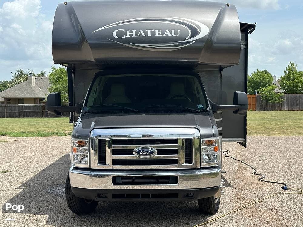 Call now about this 2019 Thor Motor Coach Chateau 31E! 2019 Thor Motor Coach Chateau 31E - Used Class C For Sale by Pop RVs in Temple, Texas features Air Conditioning, Awning, Generator, Slideout