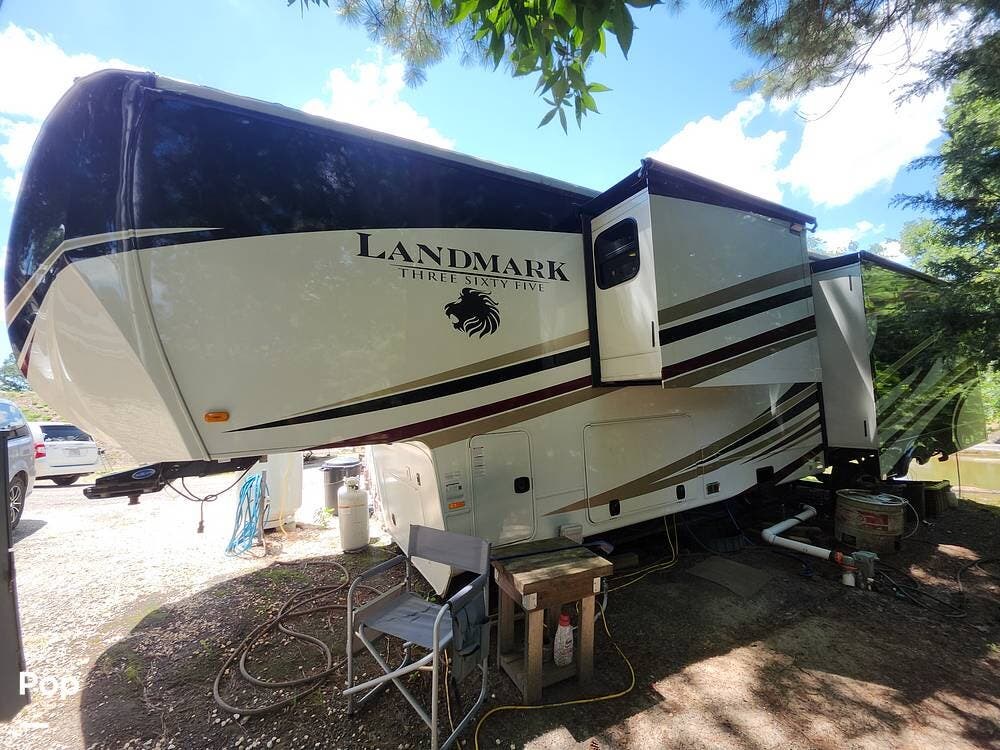 Call now about this 2016 Heartland Landmark 365 Newport! 2016 Heartland Landmark 365 Newport - Used Fifth Wheel For Sale by Pop RVs in Prosperity, South Carolina features Leveling Jacks, Slideout, Air Conditioning, Awning