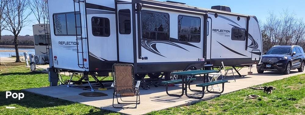 Call now about this 2022 Grand Design Reflection 315RLTS! 2022 Grand Design Reflection 315RLTS - Used Travel Trailer For Sale by Pop RVs in Antioch, Tennessee features Air Conditioning, Awning, Slideout