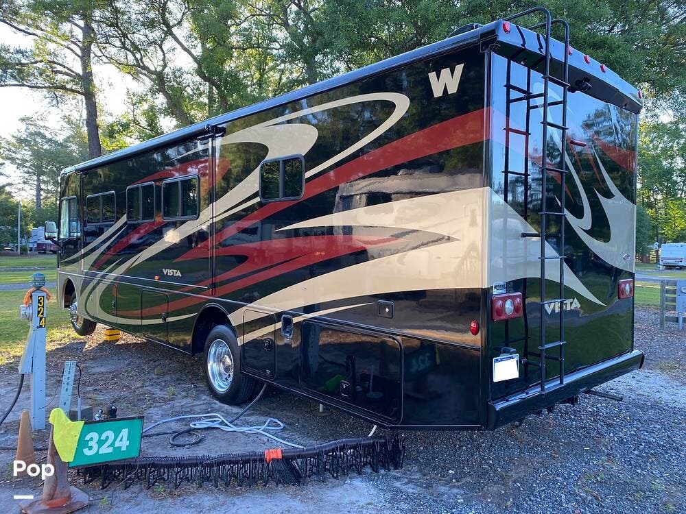 Contact us now about this 2014 Winnebago Vista 35F! 2014 Vista 35F by Winnebago from Pop RVs in Aviston, Illinois