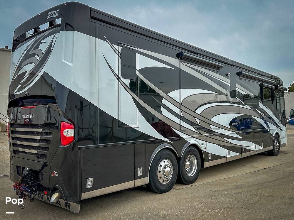 Contact us now about this 2021 Newmar London Aire 4551! 2021 London Aire 4551 by Newmar from Pop RVs in Maumee, Ohio