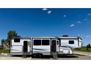 Contact us now about this 2022 Keystone Avalanche 378BH! 2022 Avalanche 378BH by Keystone from Pop RVs in Billings, Montana