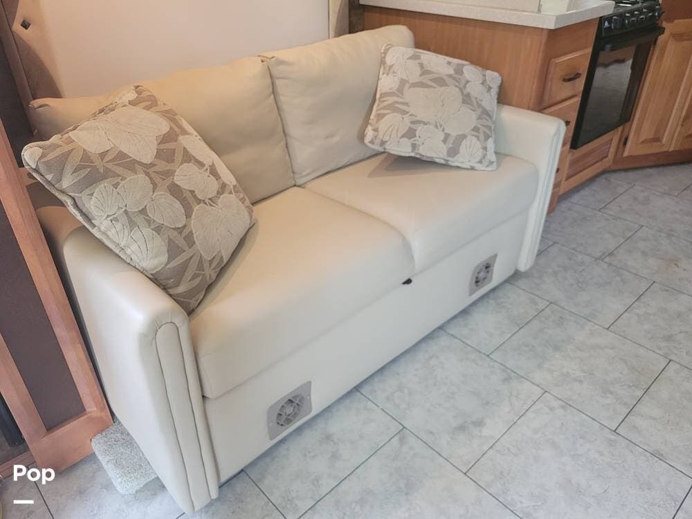 Call now about this 2012 Tiffin Allegro Red 36QSA! 2012 Tiffin Allegro Red 36QSA - Used Diesel Pusher For Sale by Pop RVs in Glendale Heights, Illinois features Air Conditioning, Leveling Jacks, Awning, Slideout, Generator