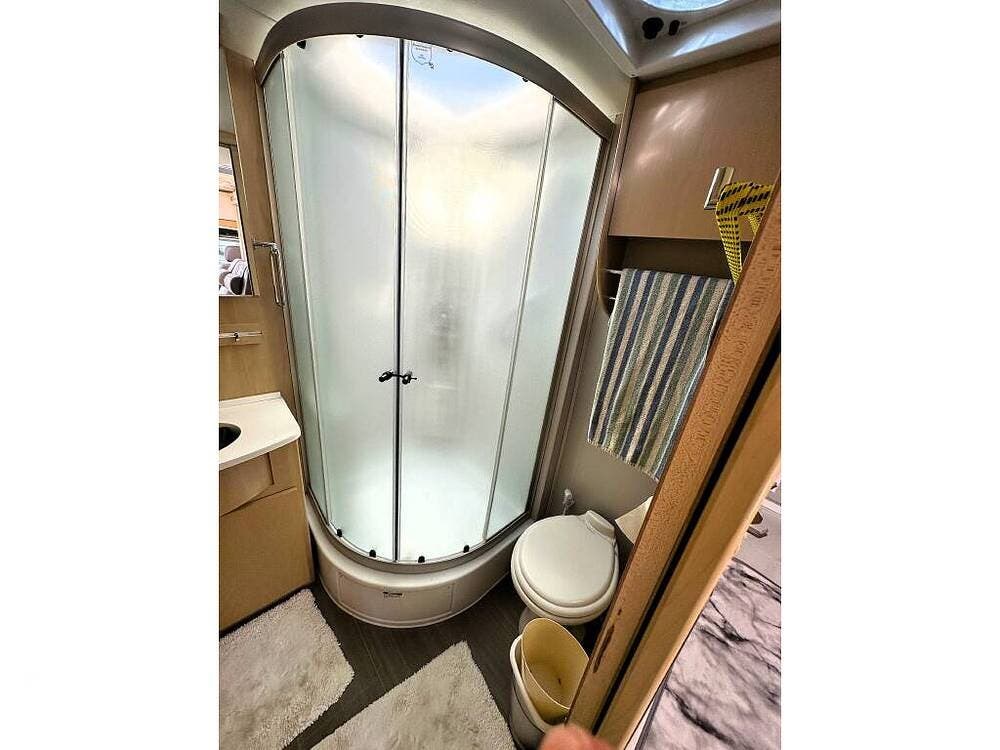 Contact us now about this 2016 Leisure Travel Unity 24MB! 2016 Unity 24MB by Leisure Travel from Pop RVs in Apple Valley, California