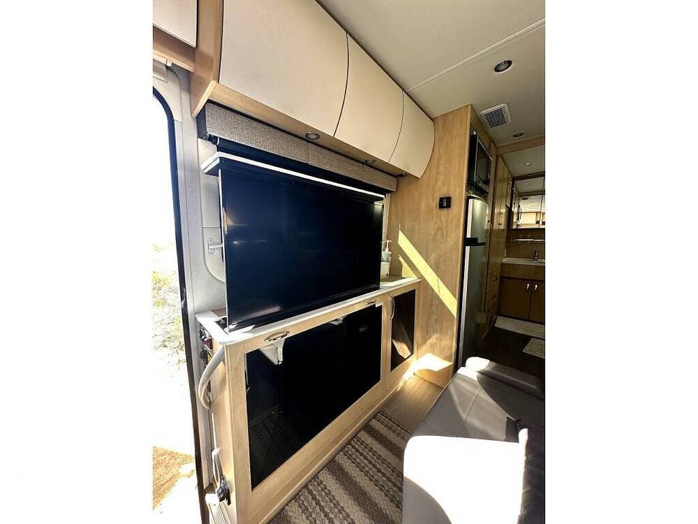 Used 2016 Leisure Travel Unity 24MB available in Apple Valley, California