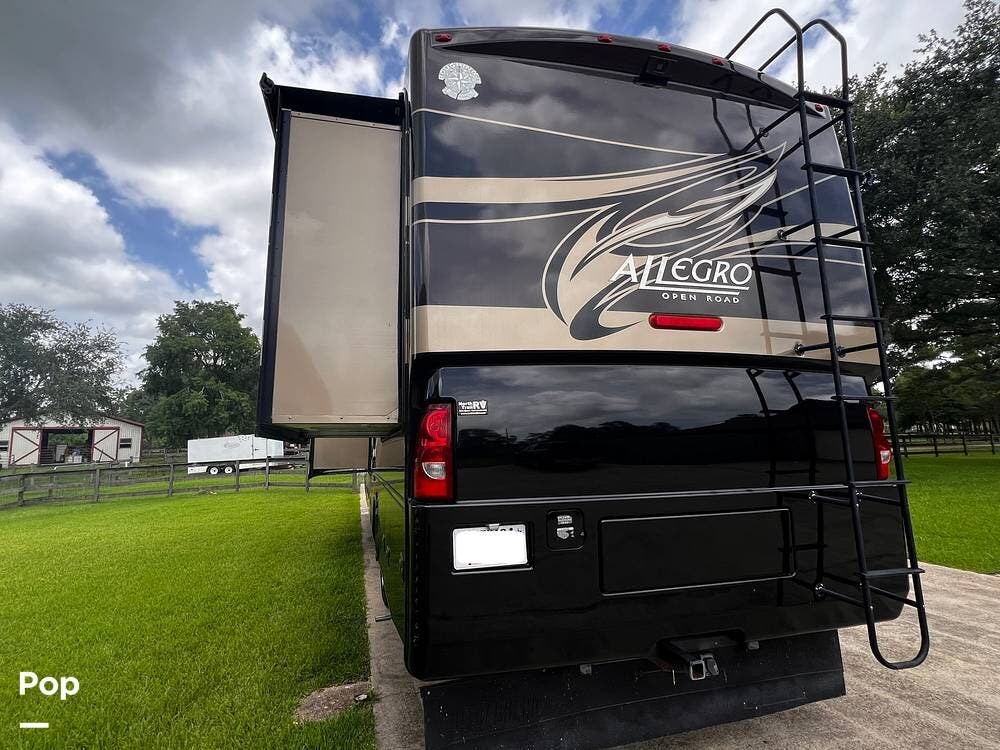 Contact us now about this 2011 Tiffin Allegro 35QBA! 2011 Allegro 35QBA by Tiffin from Pop RVs in Santa Fe, Texas