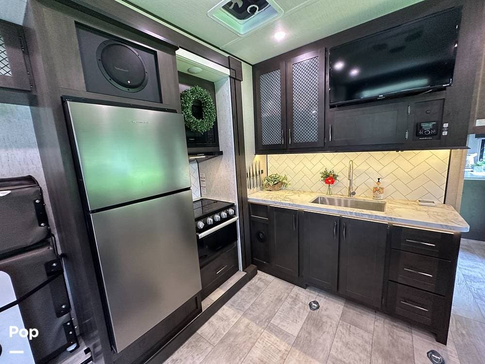 Call now about this 2022 Grand Design Momentum 28G! 2022 Grand Design Momentum 28G - Used Toy Hauler For Sale by Pop RVs in Magnolia, Texas features Generator, Leveling Jacks, Awning, Slideout, Air Conditioning