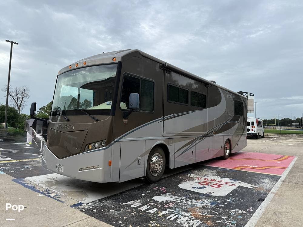 Call now about this 2014 Itasca Solei 34T! 2014 Itasca Solei 34T - Used Diesel Pusher For Sale by Pop RVs in Colleyville, Texas features Generator, Slideout, Leveling Jacks, Air Conditioning