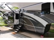 Call now about this 2022 Vanleigh Beacon 42RDB! 2022 Vanleigh Beacon 42RDB - Used Fifth Wheel For Sale by Pop RVs in Tuscaloosa, Alabama features Awning, Slideout, Air Conditioning, Leveling Jacks