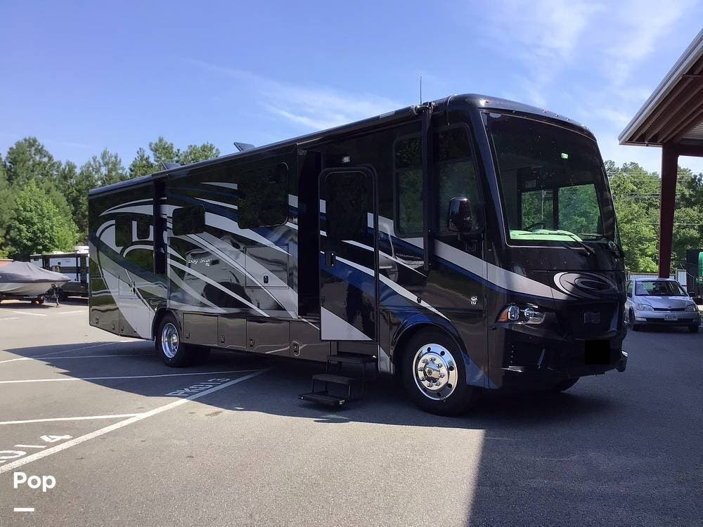 Call now about this 2019 Newmar Bay Star 3414! 2019 Newmar Bay Star 3414 - Used Class A For Sale by Pop RVs in Chesterfield, Virginia features Generator, Leveling Jacks, Air Conditioning, Slideout, Awning