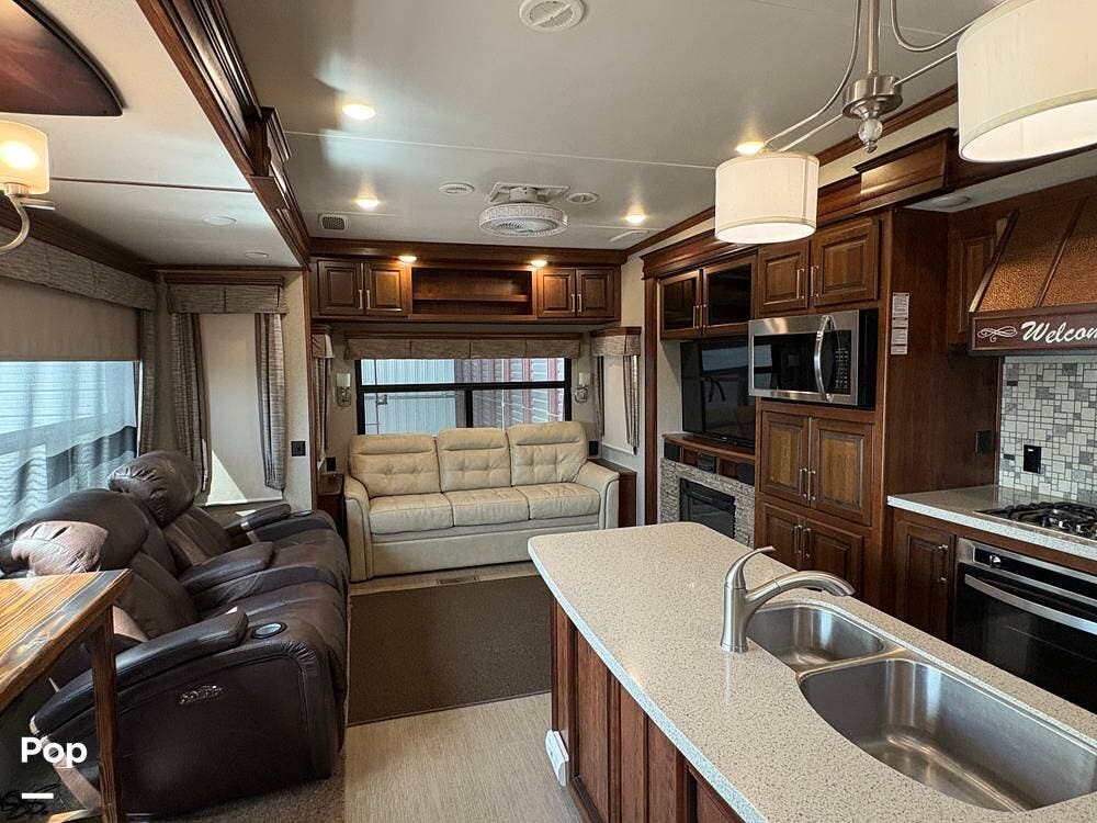 Call now about this 2018 Keystone Alpine 3651RL! 2018 Keystone Alpine 3651RL - Used Fifth Wheel For Sale by Pop RVs in Erie, Colorado features Awning, Air Conditioning, Leveling Jacks, Slideout