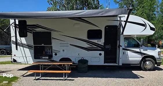 Call now about this 2023 Jayco Redhawk 26M! 2023 Jayco Redhawk 26M - Used Class C For Sale by Pop RVs in Mankato, Minnesota features Generator, Slideout, Awning, Air Conditioning