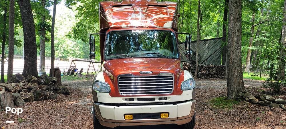 Call now about this 2018 Dynamax Corp DX3 Dynamax 35DS! 2018 Dynamax Corp DX3 Dynamax 35DS - Used Super C For Sale by Pop RVs in Knoxville, Tennessee features Air Conditioning, Leveling Jacks, Generator, Slideout, Awning