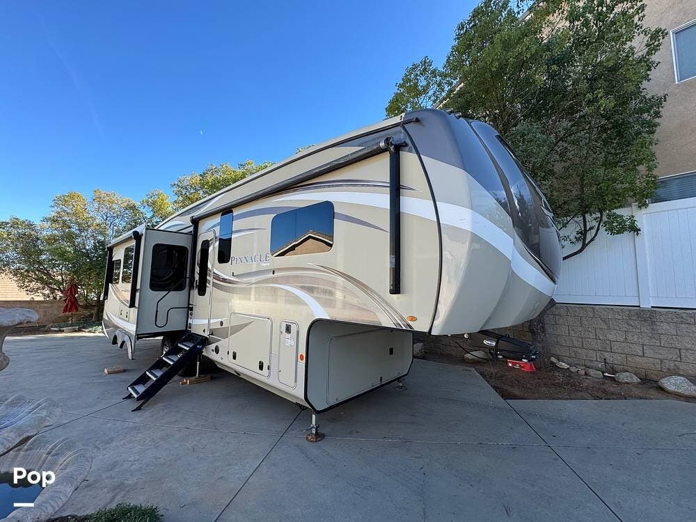 Call now about this 2020 Jayco Pinnacle 32RLTS! 2020 Jayco Pinnacle 32RLTS - Used Fifth Wheel For Sale by Pop RVs in Corona, California features Generator, Awning, Slideout, Leveling Jacks, Air Conditioning