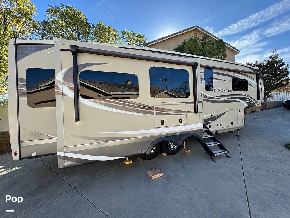 Contact us now about this 2020 Jayco Pinnacle 32RLTS! 2020 Pinnacle 32RLTS by Jayco from Pop RVs in Corona, California